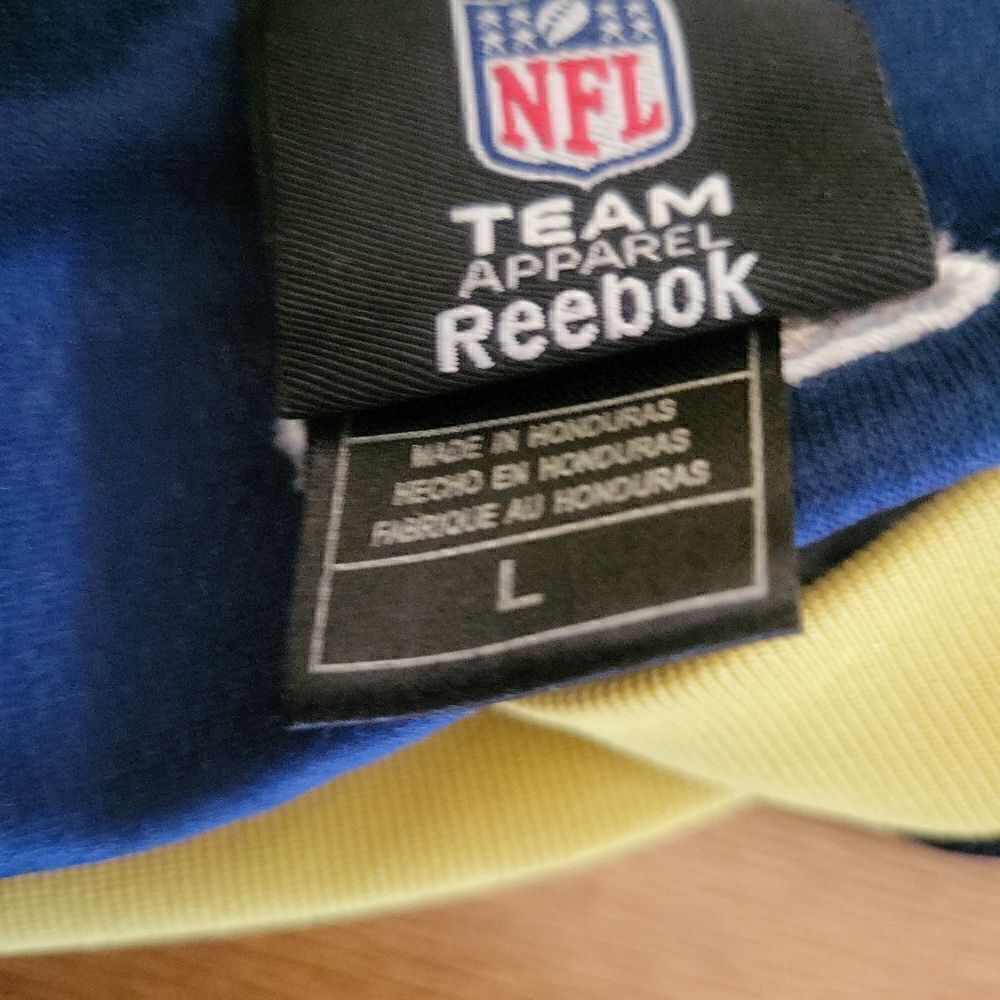 NFL RAMS jersey - Picture 9 of 10
